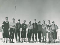 Thumbnail for 'WSC head ski coach Sven Wiik poses with members of his 1955 ski team.'